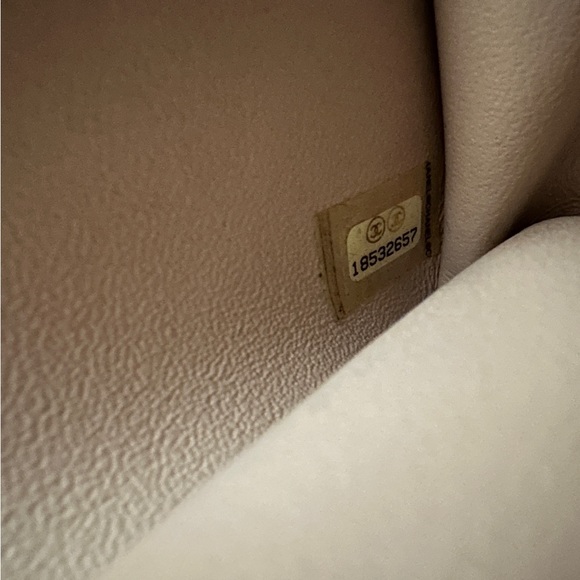 Chanel - Picture 8 of 8